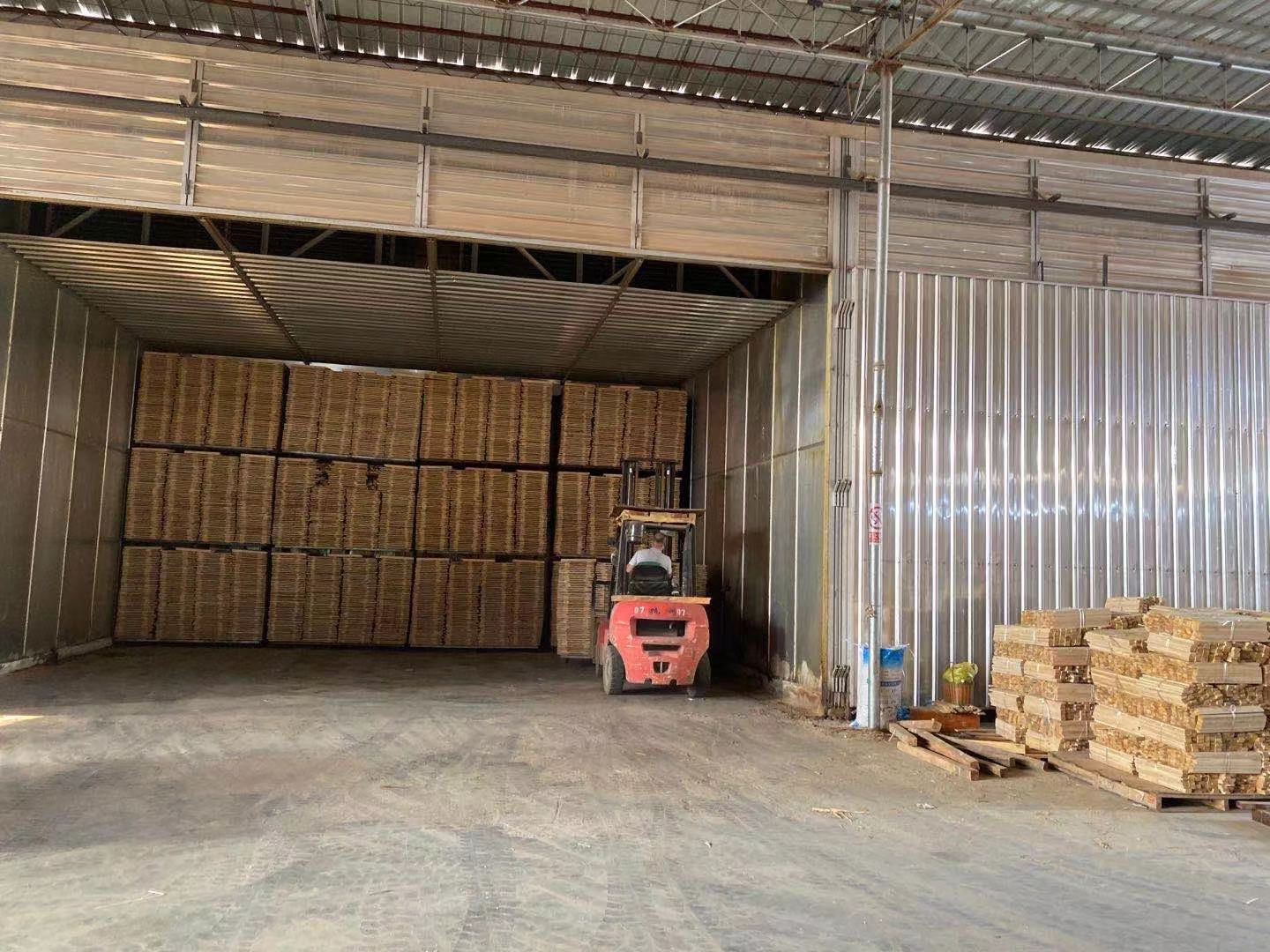 千千樹板材生產(chǎn)車間